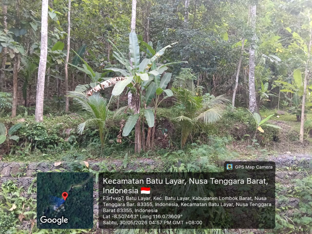 Tanah bukit di Batu Layar